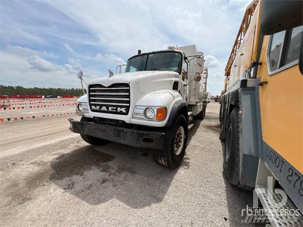 Mack CV713 Camiões Municipais / Uso Geral