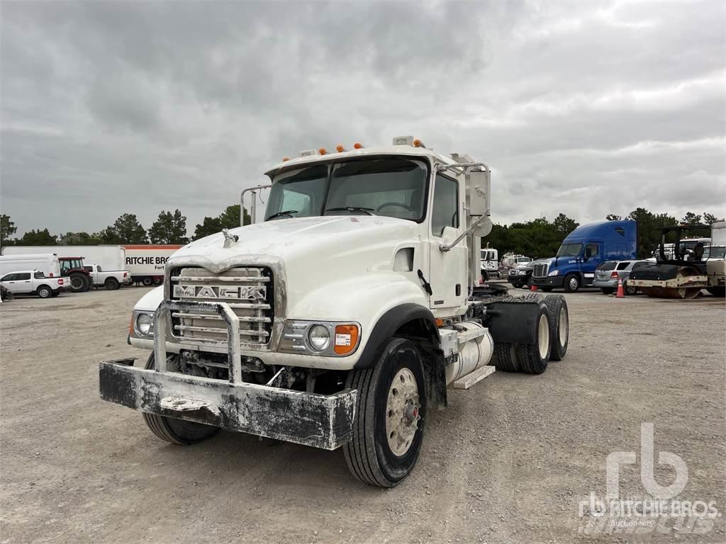 Mack CV713 Tractores (camiões)