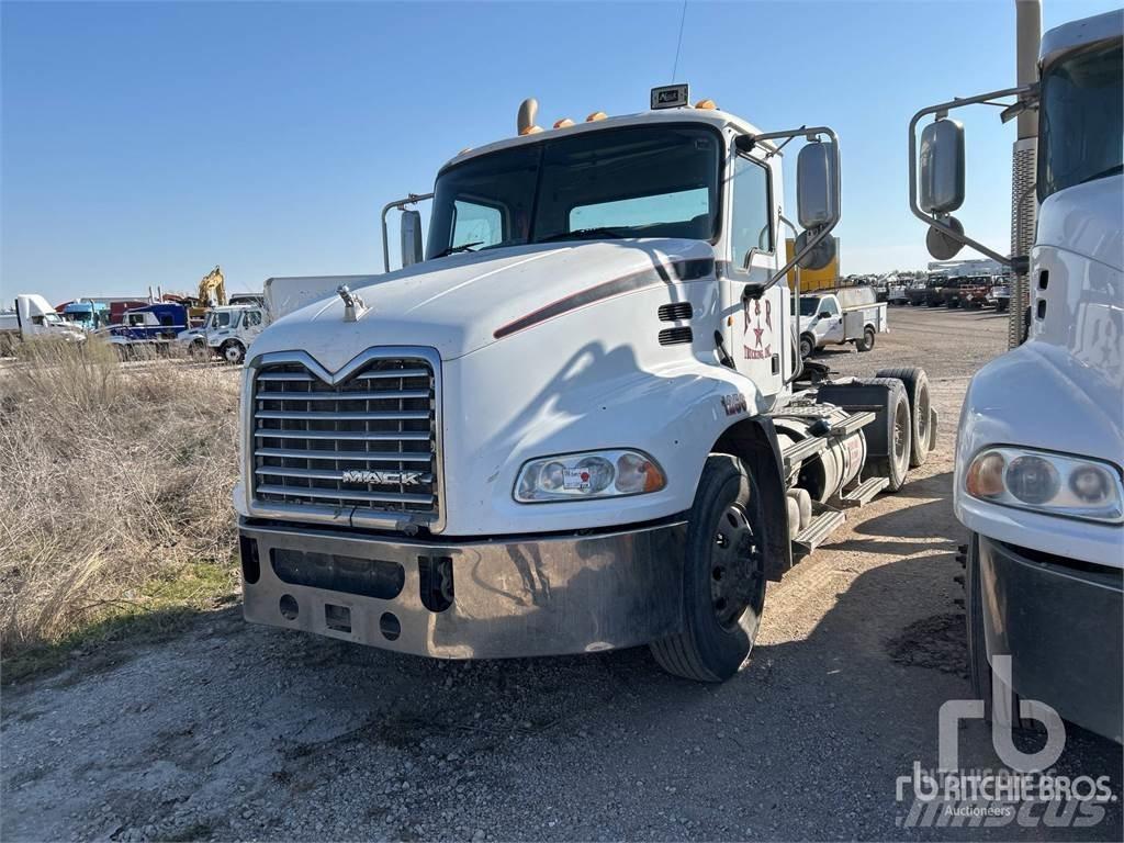 Mack CXU613 Tractores (camiões)
