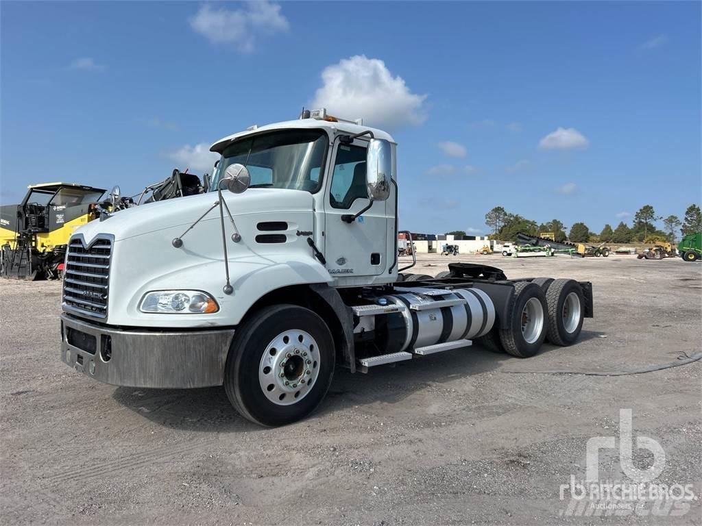 Mack CXU613 Tractores (camiões)