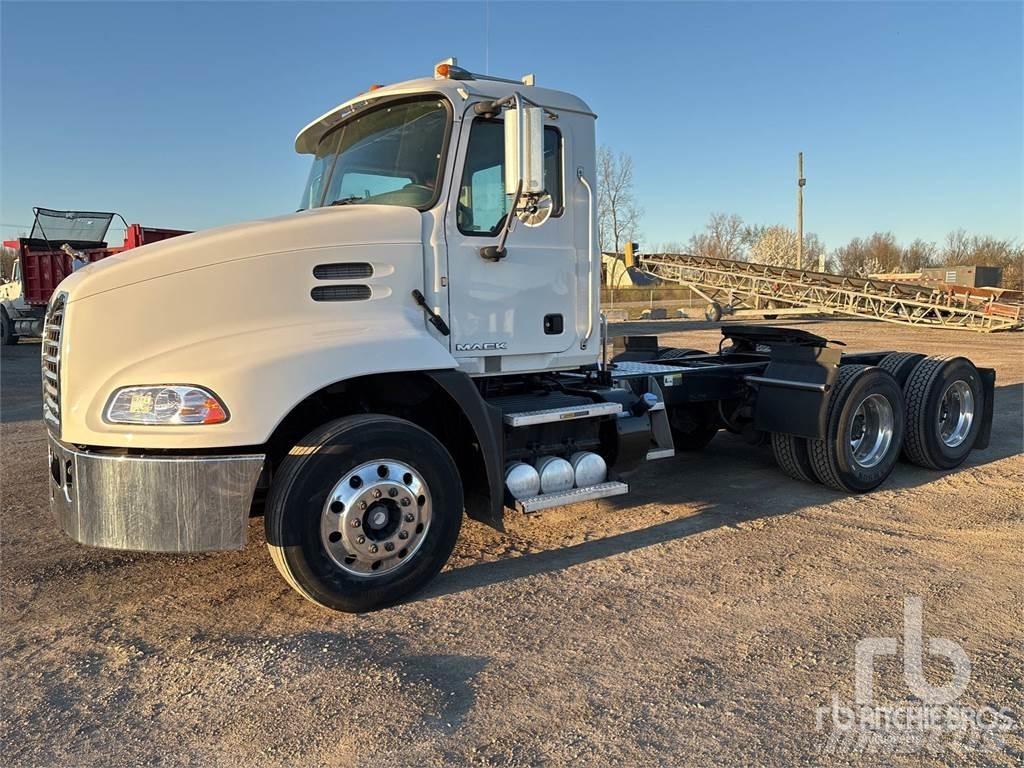 Mack CXU613 Tractores (camiões)