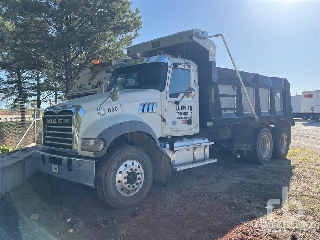 Mack GR64F Camiões basculantes