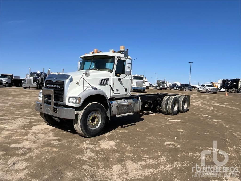 Mack GU433 Camiões de chassis e cabine