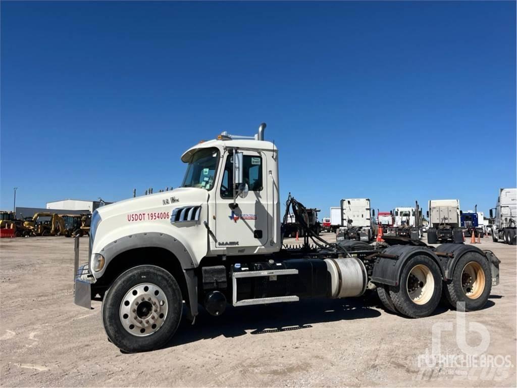 Mack GU713 Tractores (camiões)