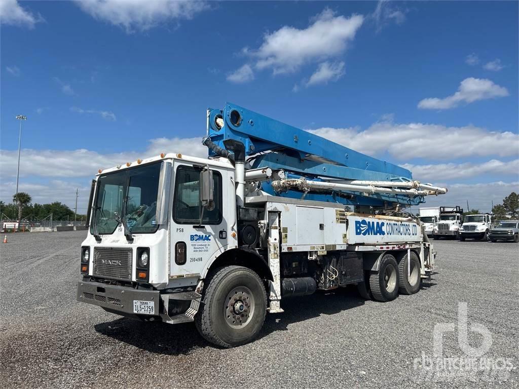Mack MR688S Camiões de betão