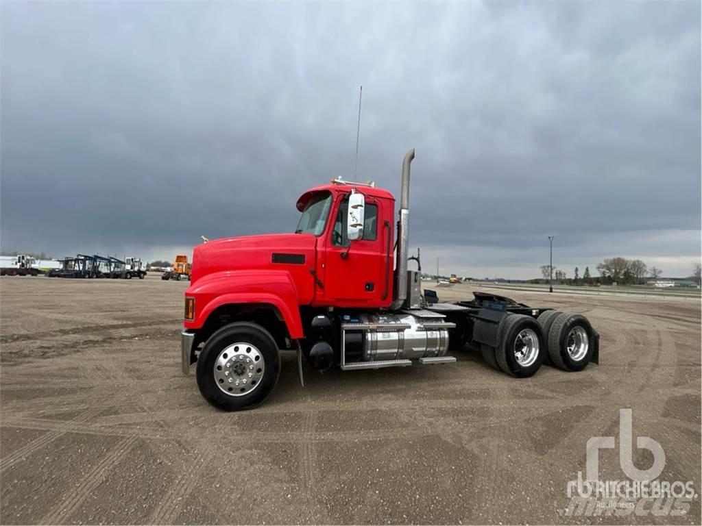 Mack PINNACLE Tractores (camiões)