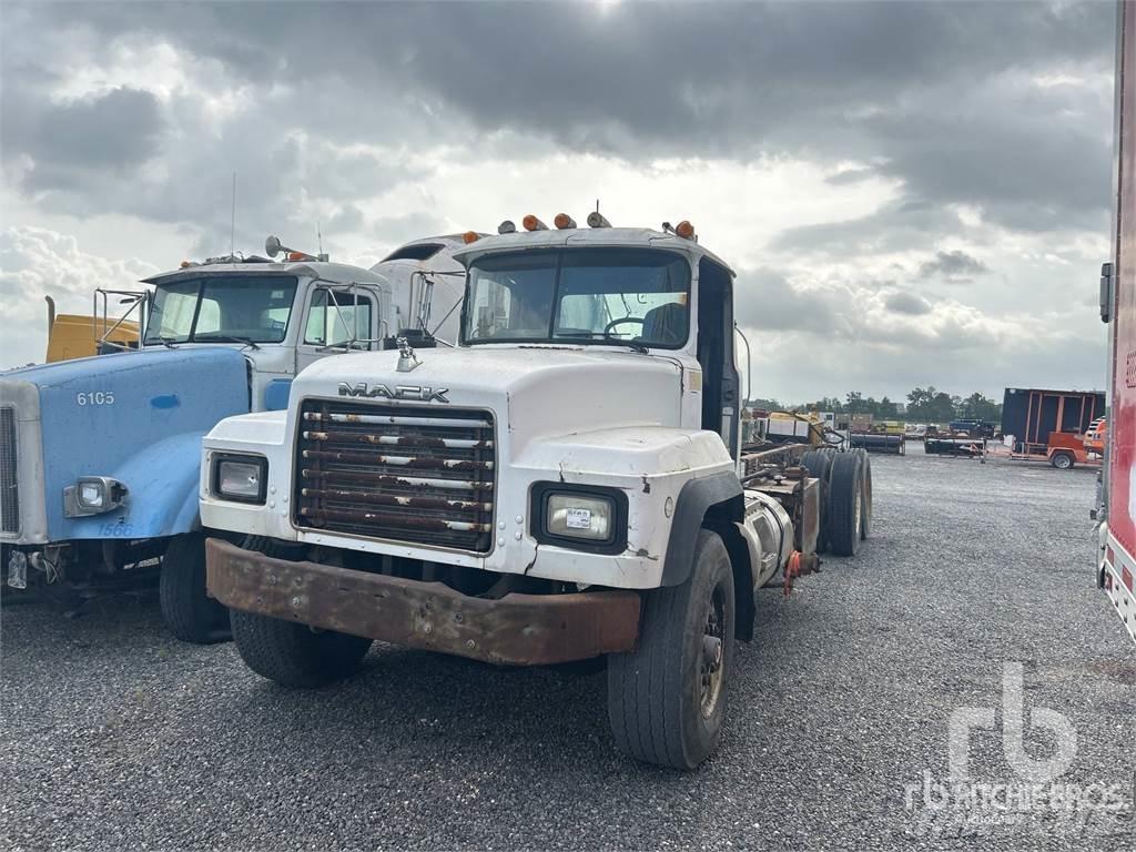 Mack RD688S Camiões de chassis e cabine