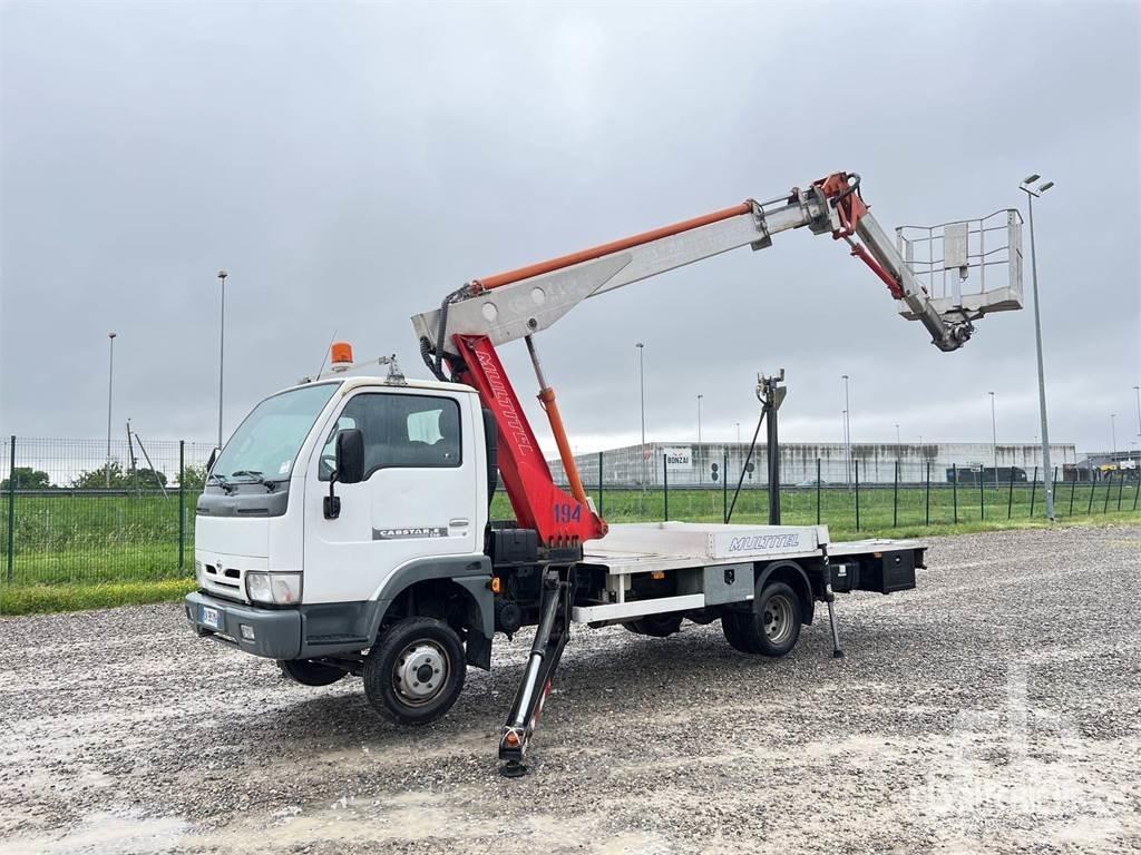 Nissan CABSTAR Plataformas aéreas montadas em atrelados