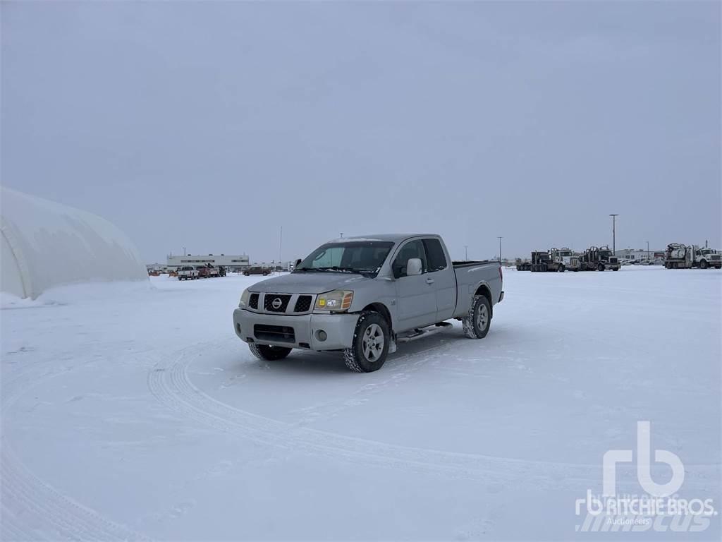 Nissan TITAN Pick up de caixa aberta