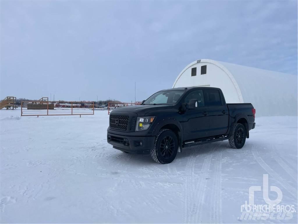 Nissan TITAN Pick up de caixa aberta