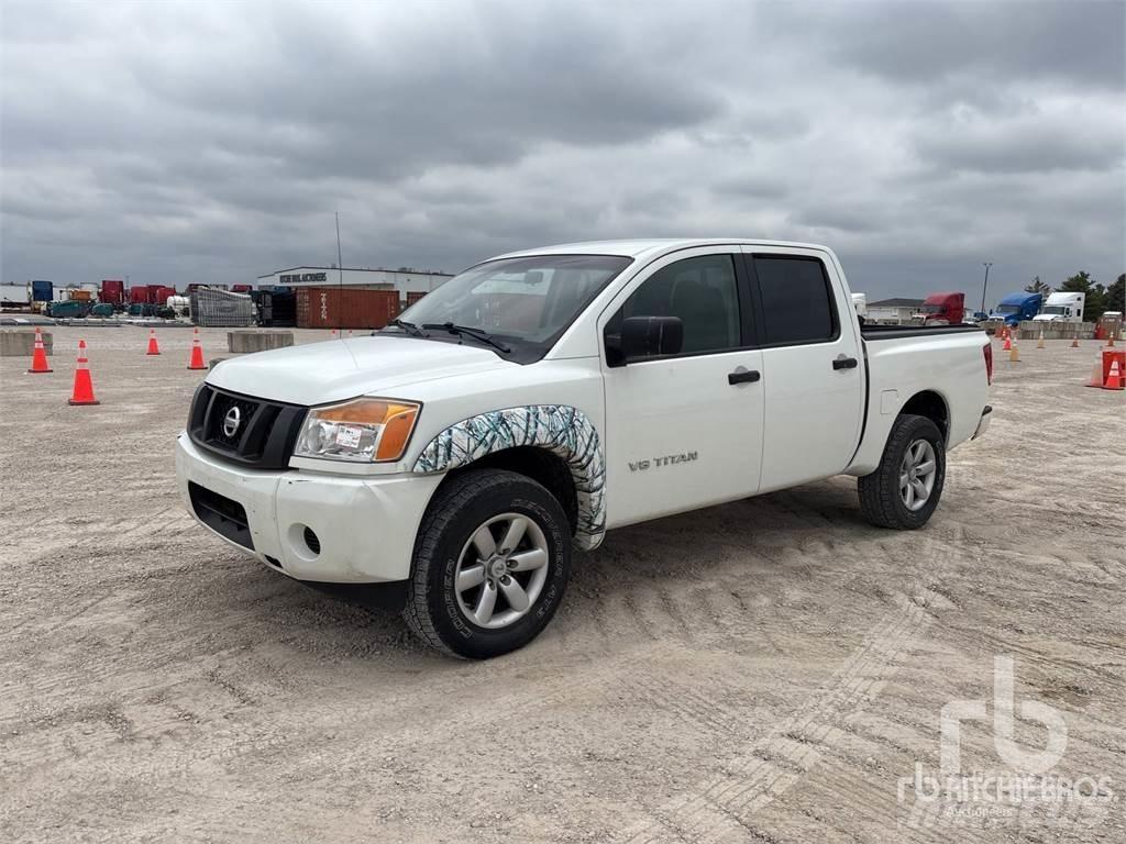 Nissan TITAN Pick up de caixa aberta