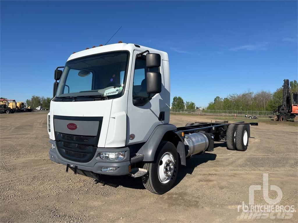 Peterbilt 220 Camiões de chassis e cabine