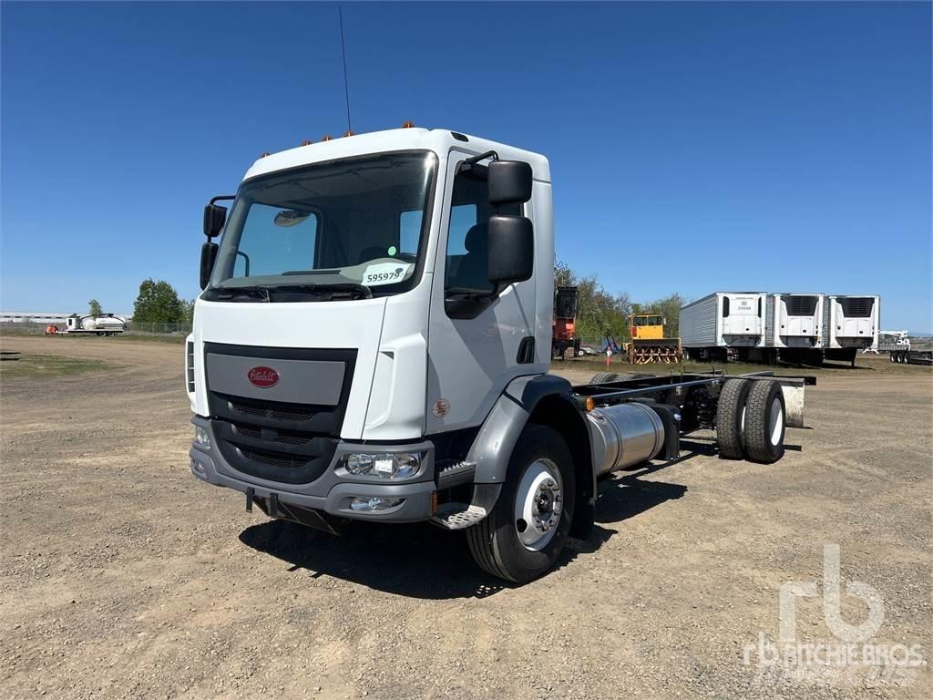 Peterbilt 220 Camiões de chassis e cabine