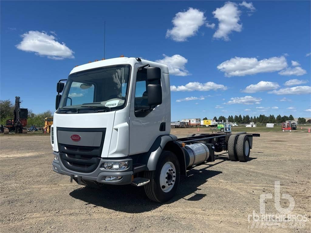 Peterbilt 220 Camiões de chassis e cabine