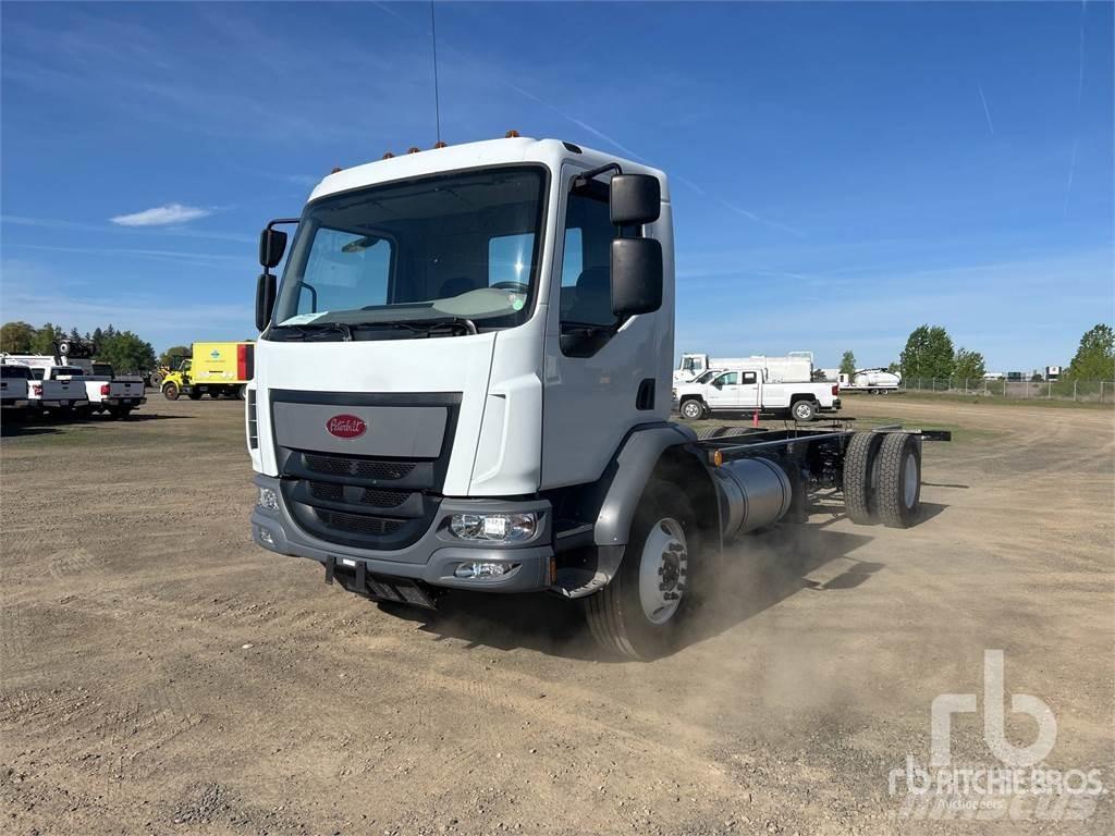 Peterbilt 220 Camiões de chassis e cabine
