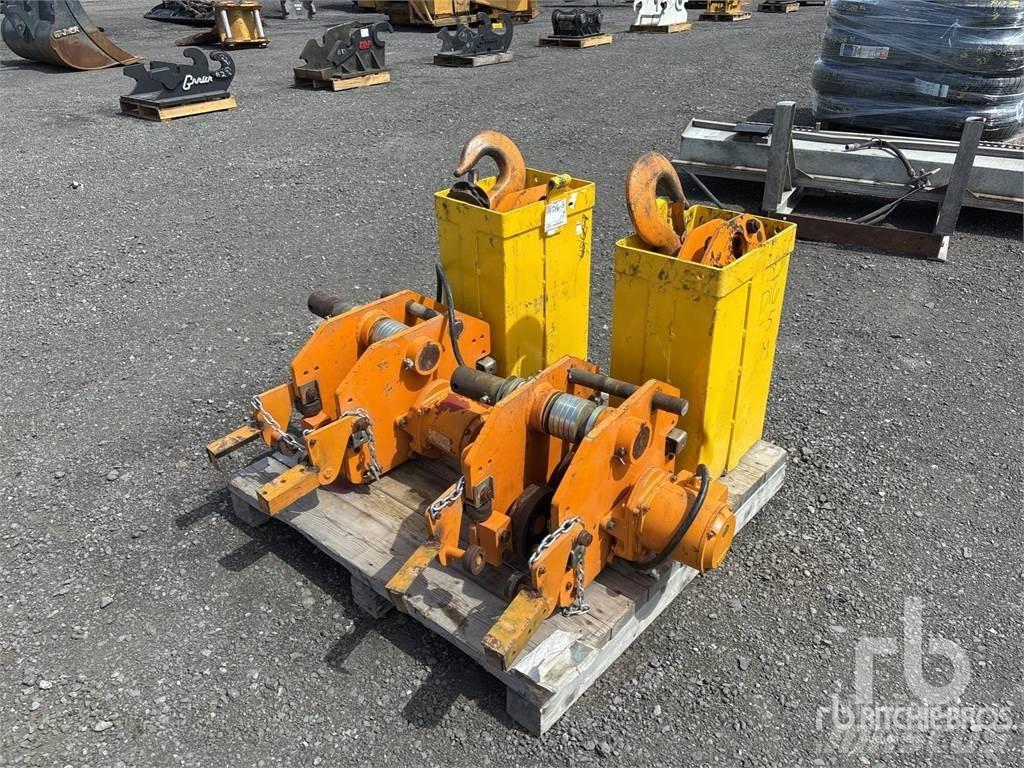  Quantity of (2) Peças e equipamento de gruas