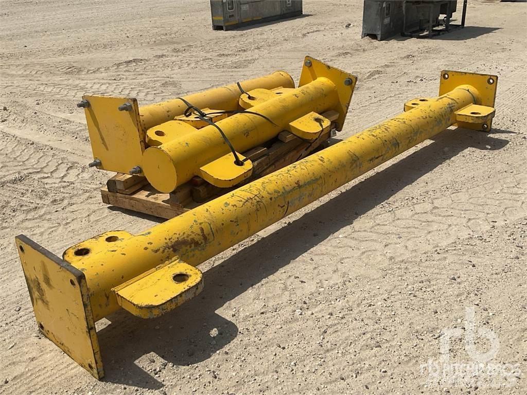  Quantity of (3) Peças e equipamento de gruas