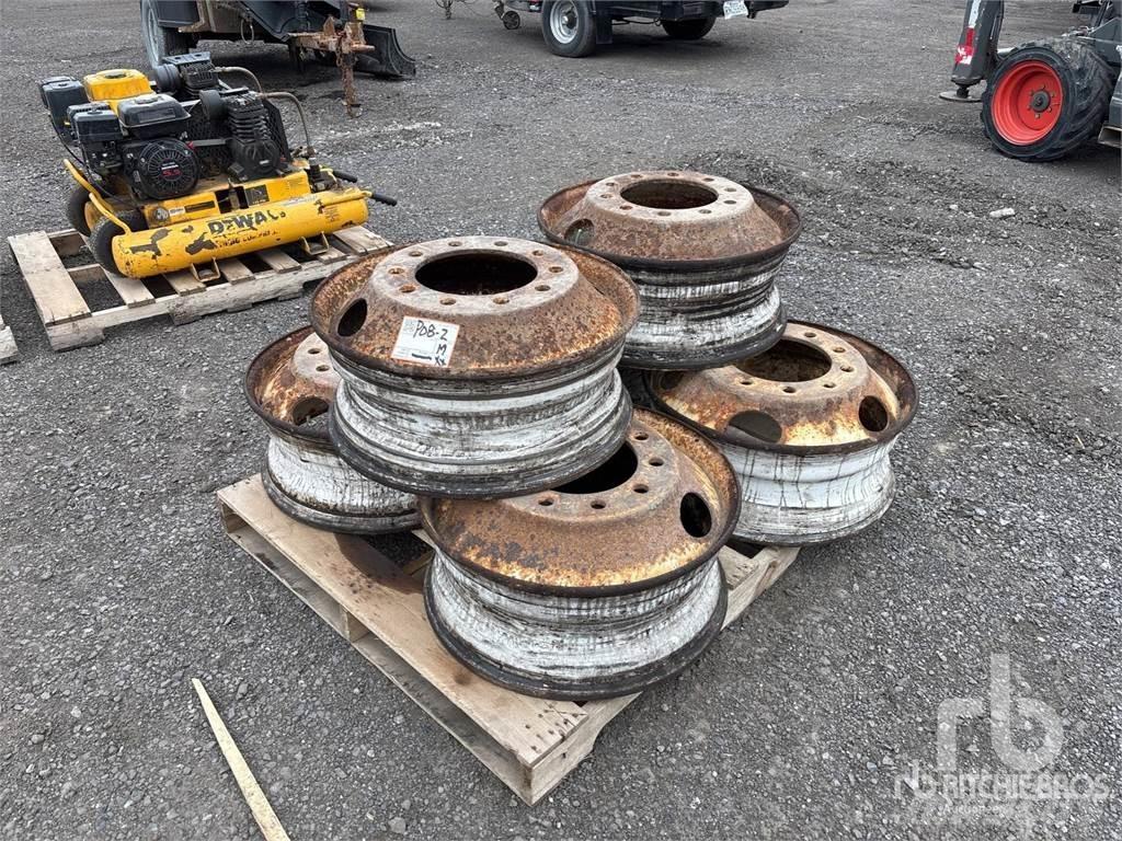 Quantity of (6) Pneus Agrícolas
