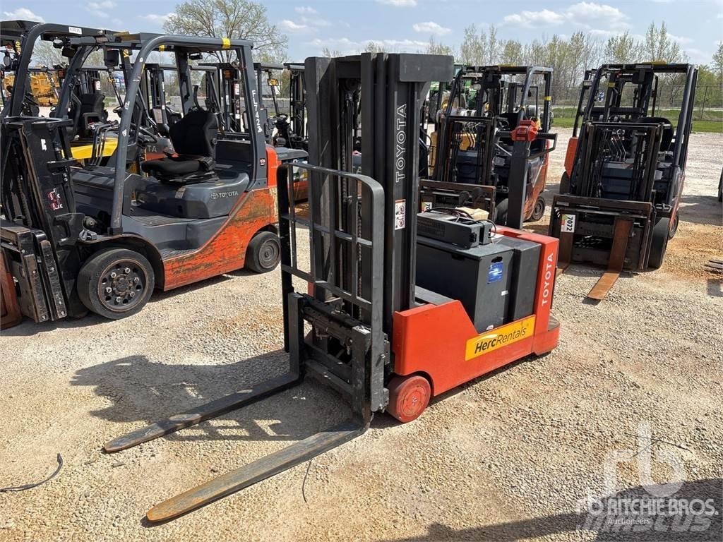Toyota 6BWC15 Racks para paletes