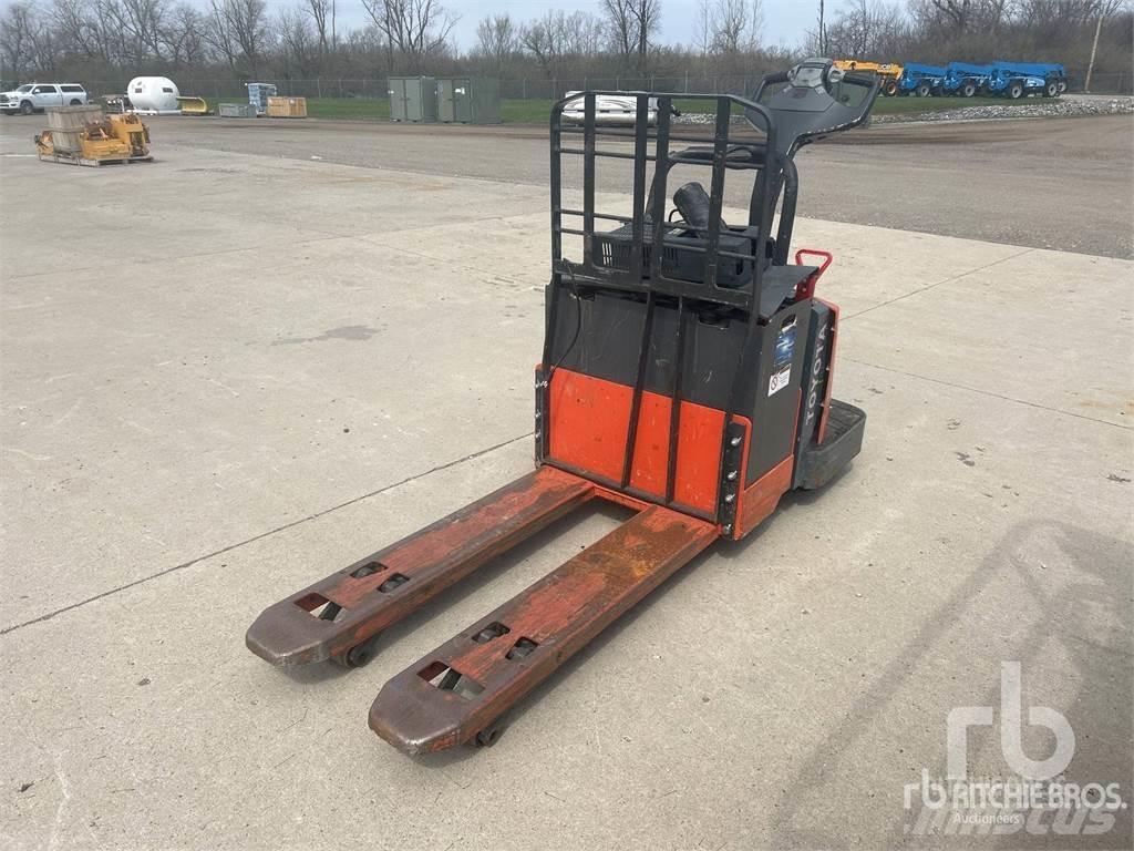 Toyota 8HBE30 Racks para paletes
