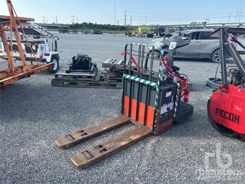 Toyota 8HBE30 Racks para paletes
