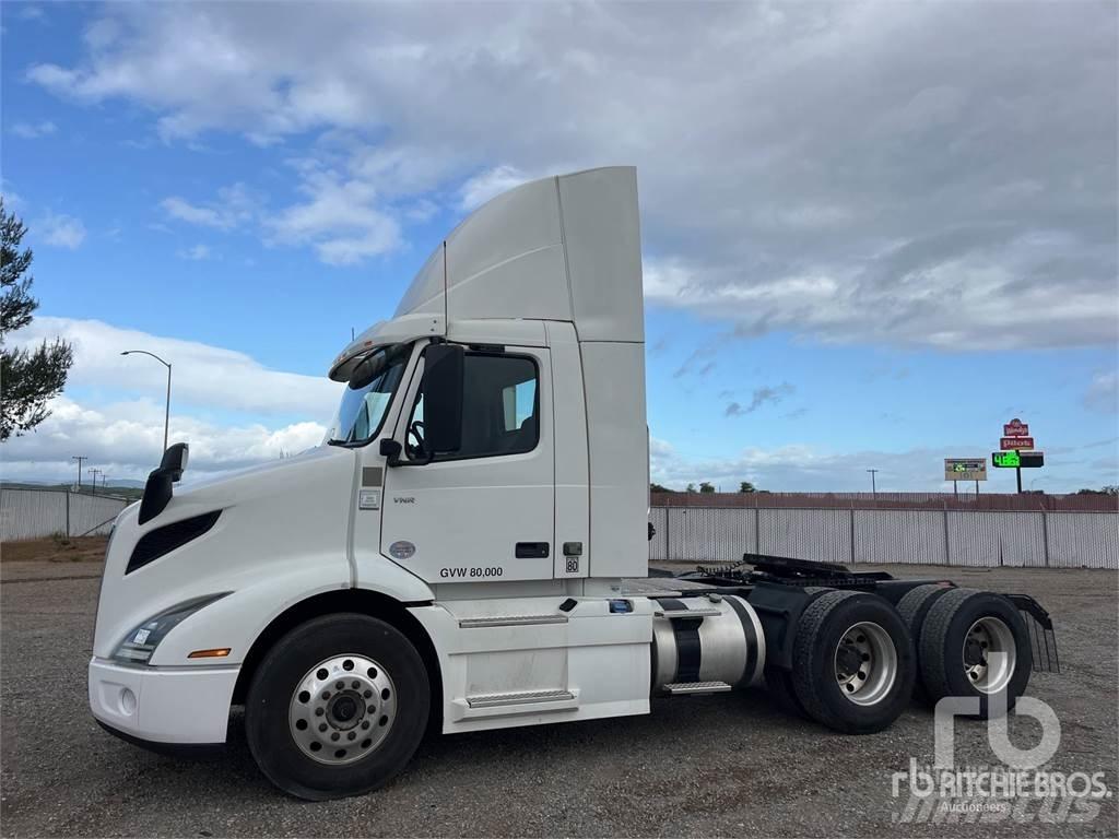 Volvo VNR300 Tractores (camiões)