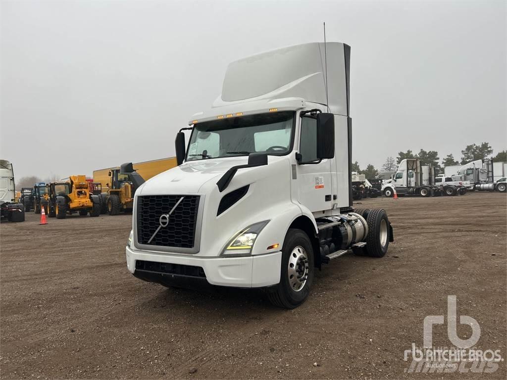 Volvo VNR42300 Tractores (camiões)