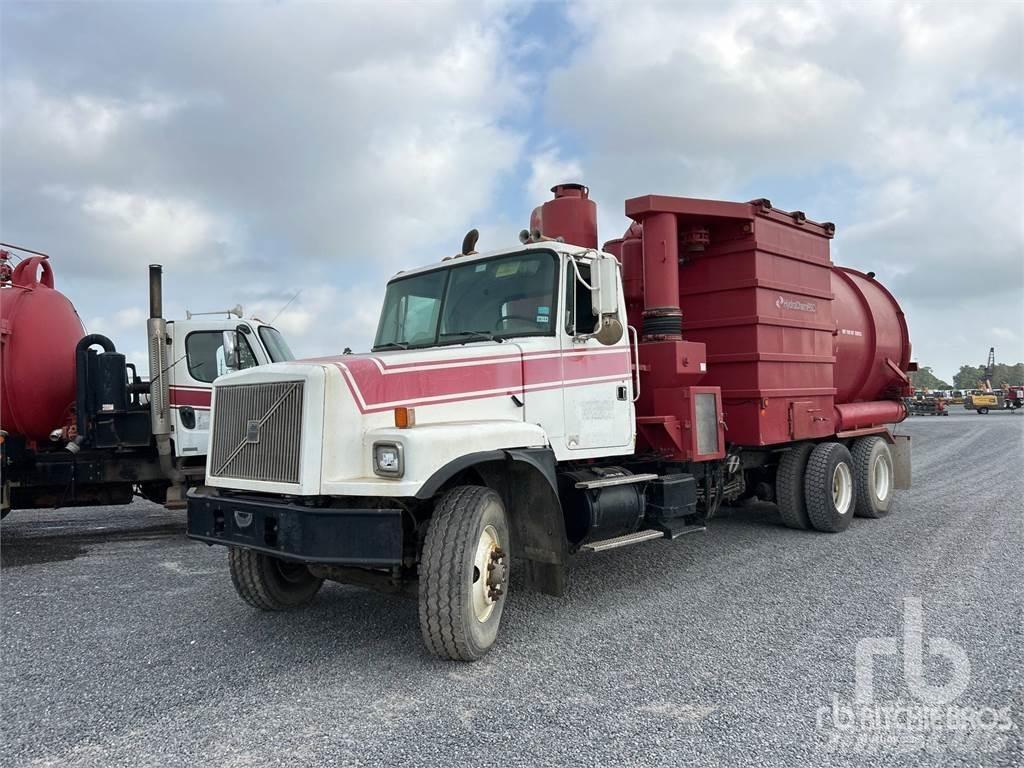 Volvo WG64F Camiões Aspiradores Combi