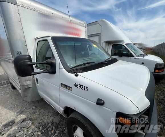 Ford E-350 Camiões de caixa fechada