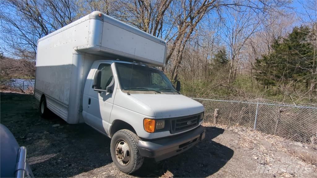 Ford E450 Camiões de caixa fechada