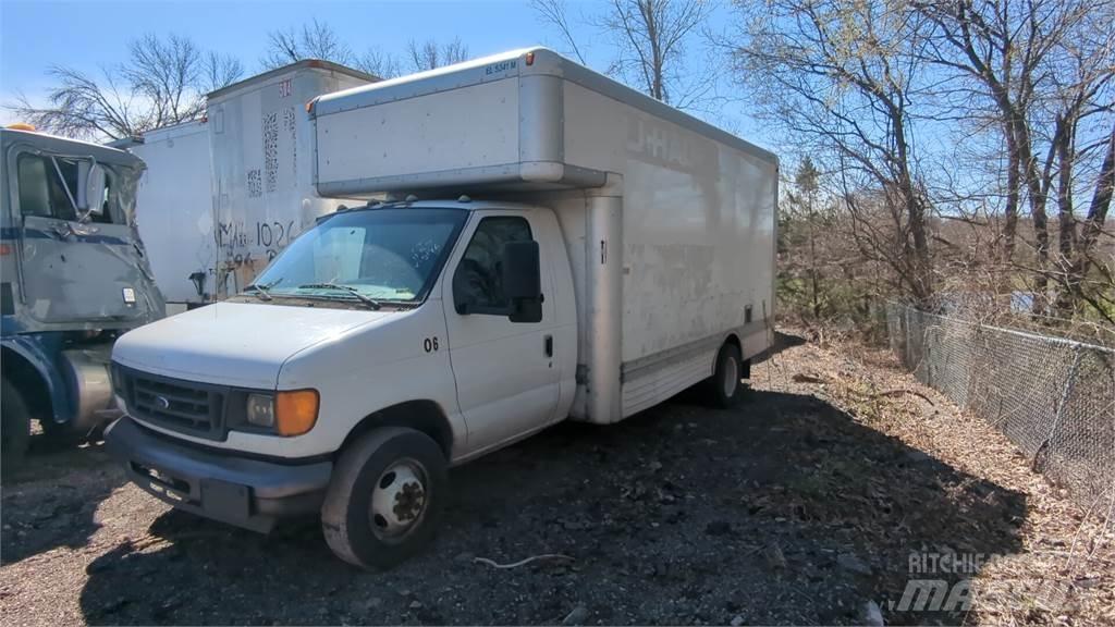 Ford E450 Camiões de caixa fechada