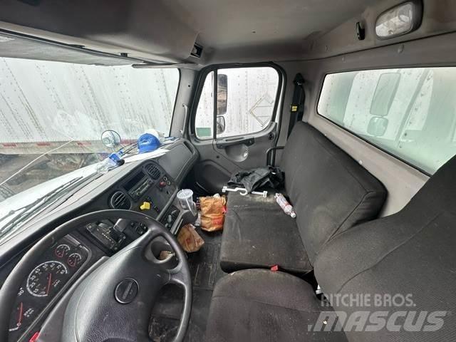 Freightliner M2 Camiões de caixa fechada