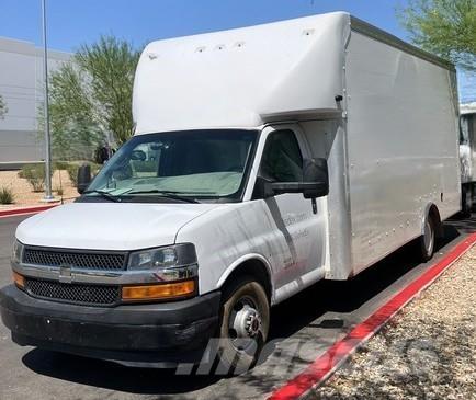 GMC Savana 4500 Camiões de caixa fechada