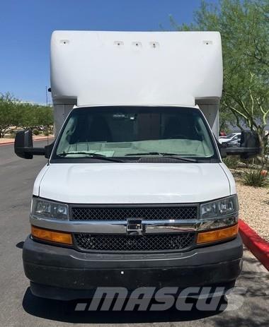 GMC Savana 4500 Camiões de caixa fechada