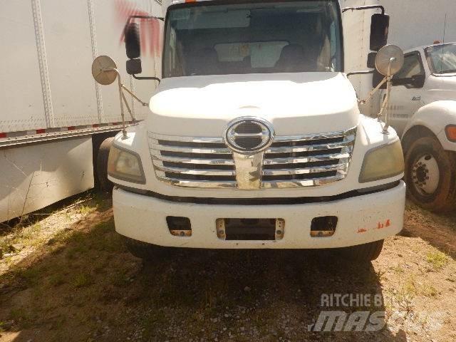 Hino 258 Camiões de caixa fechada
