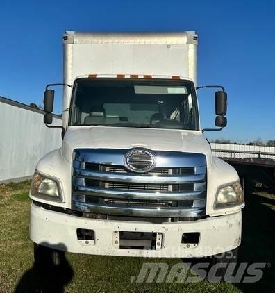 Hino 268 Camiões de caixa fechada