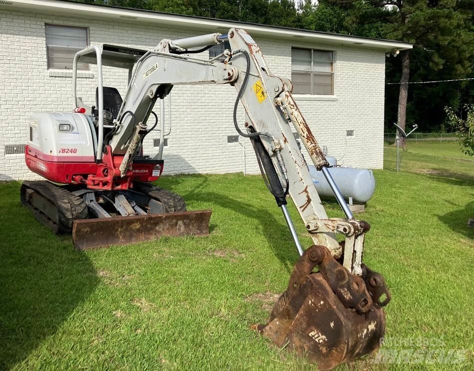Takeuchi TB240 Escavadoras Midi 7t - 12t