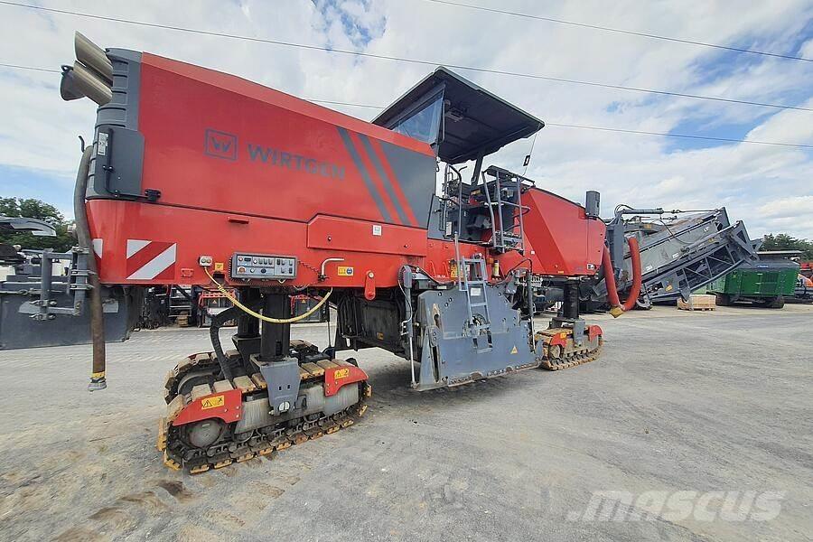 Wirtgen W 220 Fresadoras de asfalto