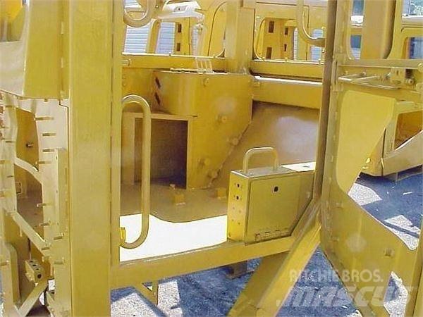 CAT  Cabines e interior máquinas construção