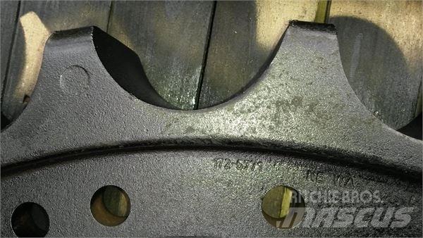 CAT 1366968 Rastos, correntes e material rodante
