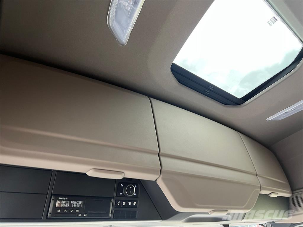 DAF XF480 FAS 6x2 Camiões de caixa fechada