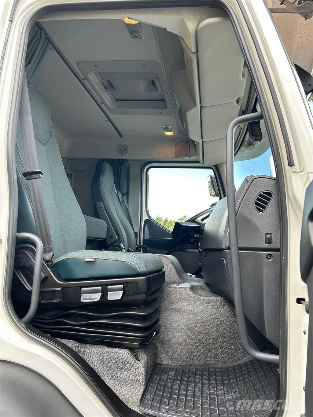Volvo FE 320 18 ton Camiões de caixa fechada