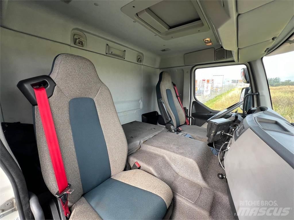 Volvo FE320 6x2*4 Camiões de caixa fechada