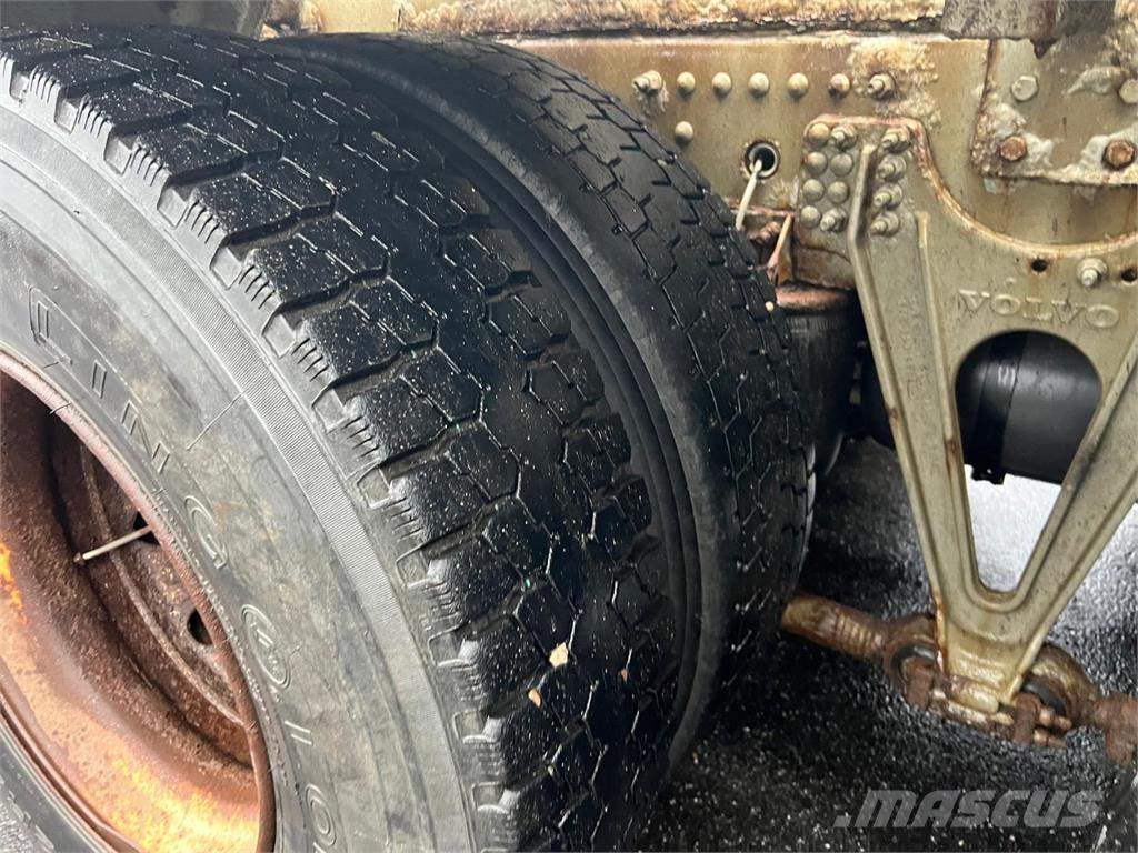 Volvo FH12-420 Camiões caixa desmontável com elevador de cabo