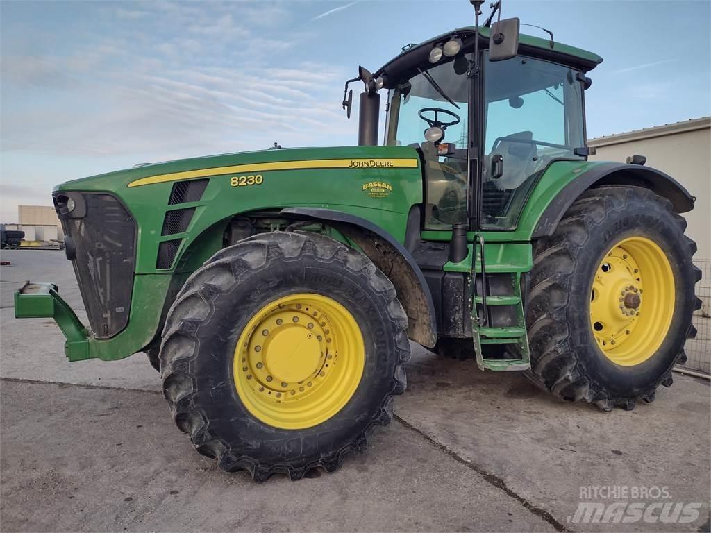 John Deere 8230 Tratores Agrícolas usados