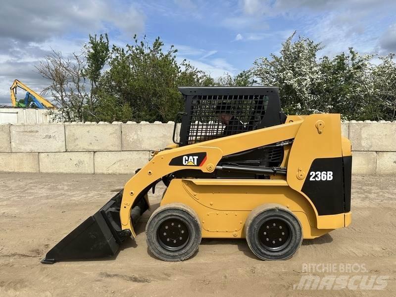 CAT 236B Construção - Outros

