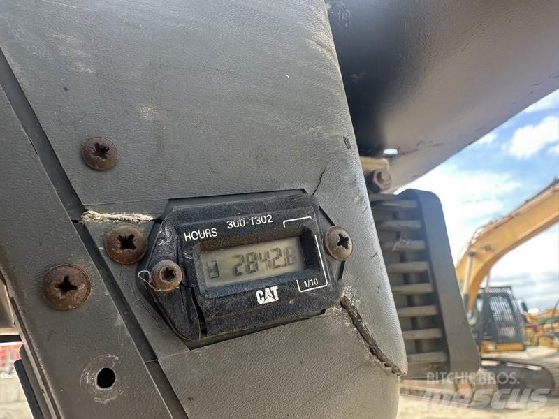CAT 236B Construção - Outros

