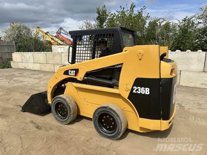 CAT 236B Construção - Outros
