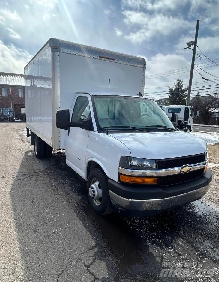 Chevrolet 3500 Camiões de caixa fechada