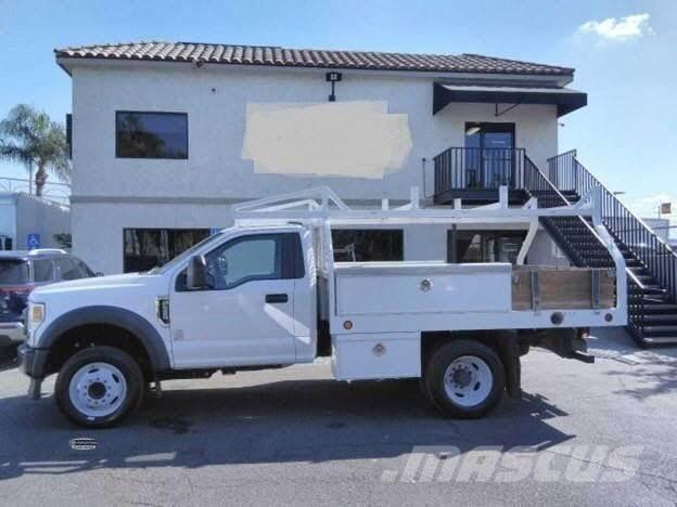 Ford F550 CONTRACTOR Camiões de caixa fechada